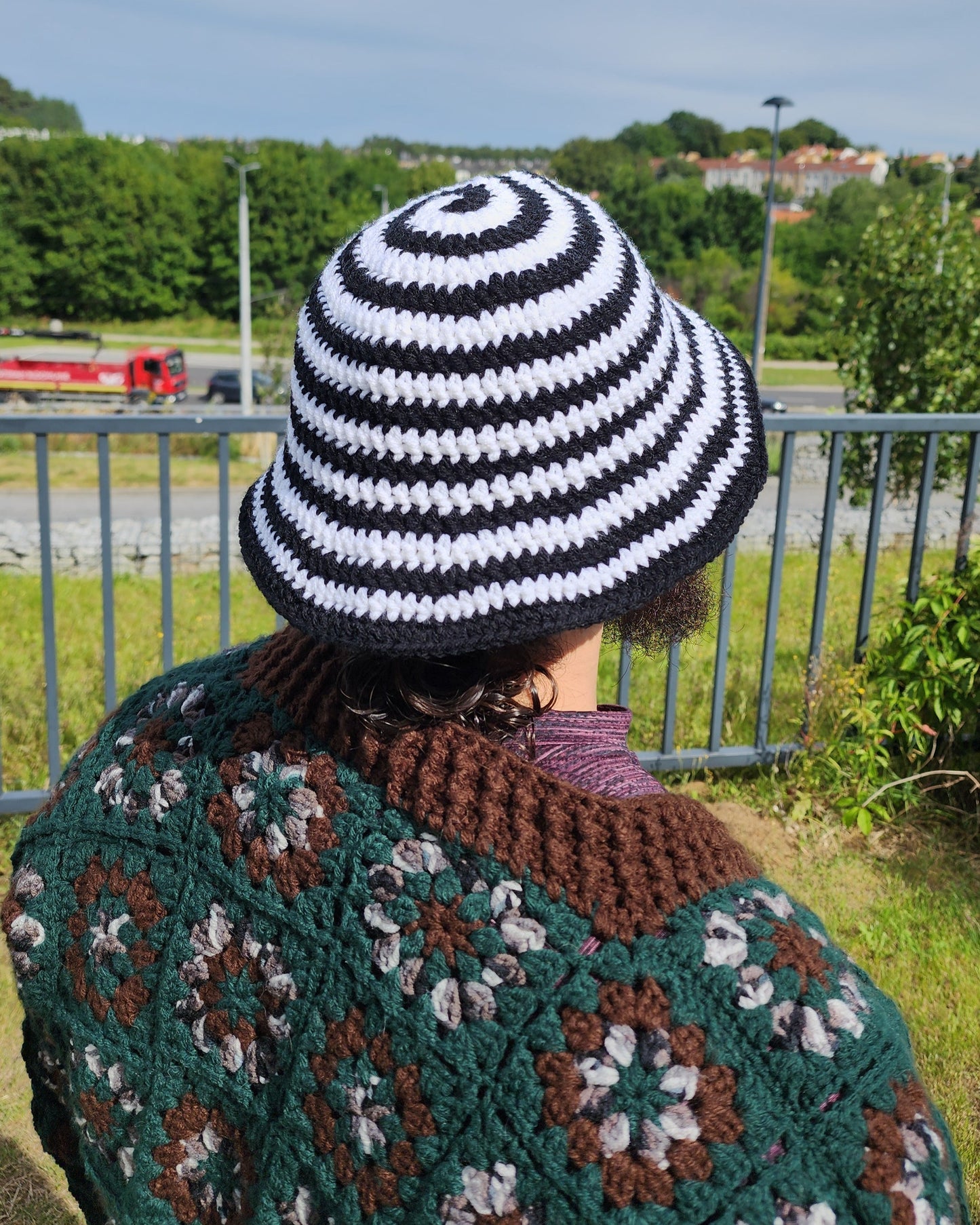 Spiral Bucket Hat - Black & White